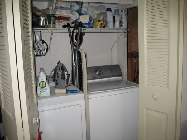 laundry off kitchen - 34 Meadowlark Dr