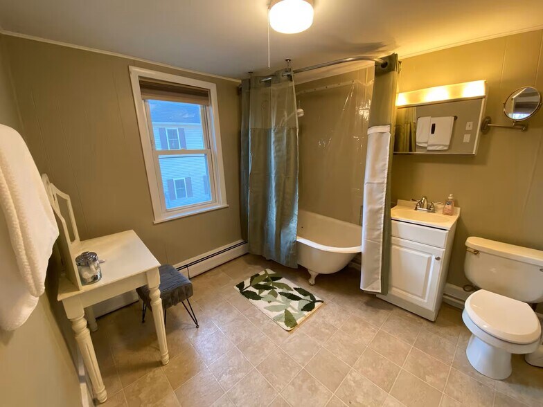 Building Photo - 36 Walnut St