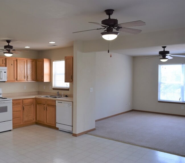 Building Photo - 16860B Huntington Ln