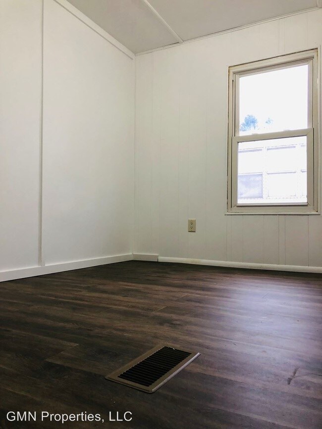 Building Photo - 1-21 Dinardo Manor