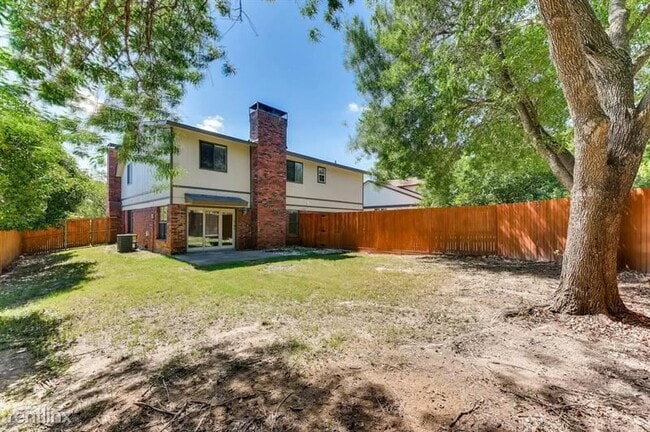 Building Photo - 4 br, 2.5 bath House - 3305 Castle Drive UNIT