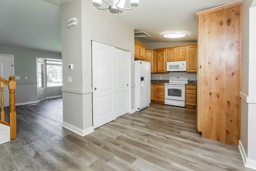 Building Photo - 8781 S 3680 W