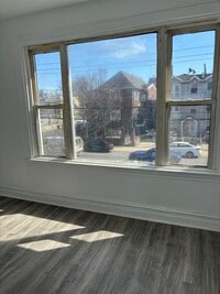 Building Photo - 126-15 103