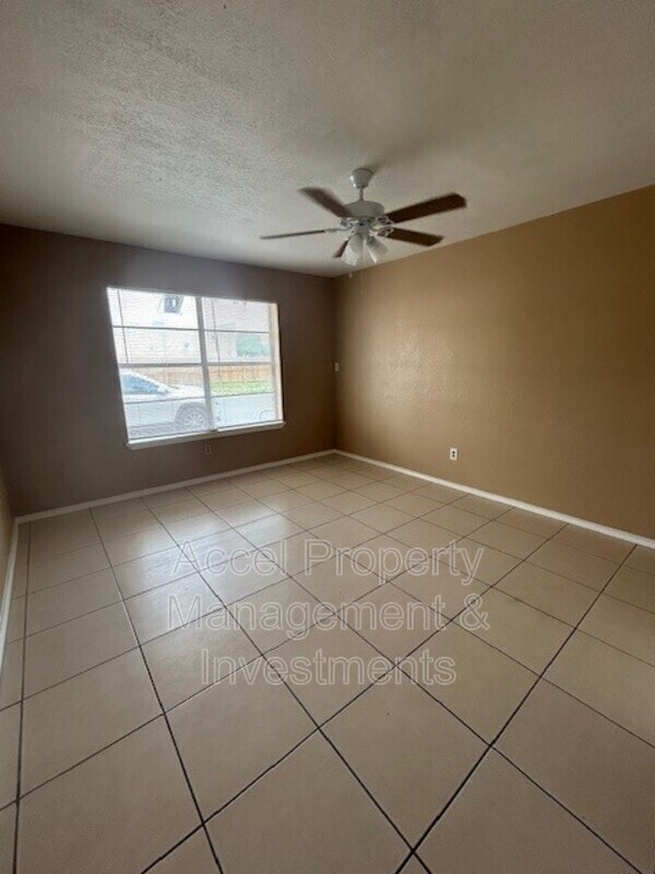 Building Photo - 2401 Gumwood Ave W