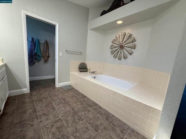Building Photo - 319 Flagstone Ct