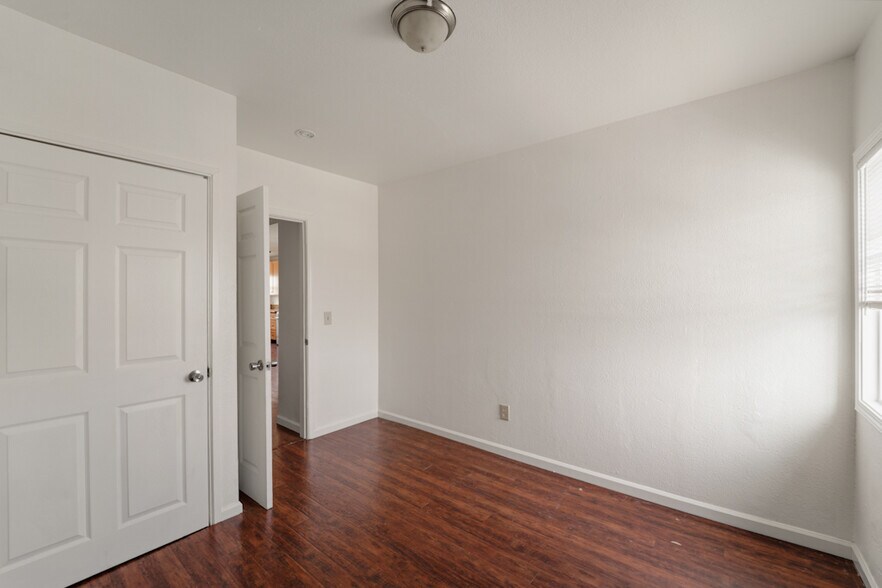 Building Photo - 402 Bissell Ave