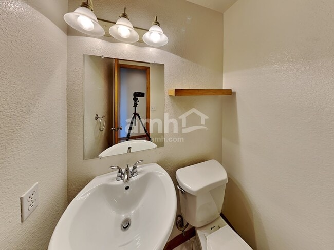 Building Photo - 522 N 8th Ct