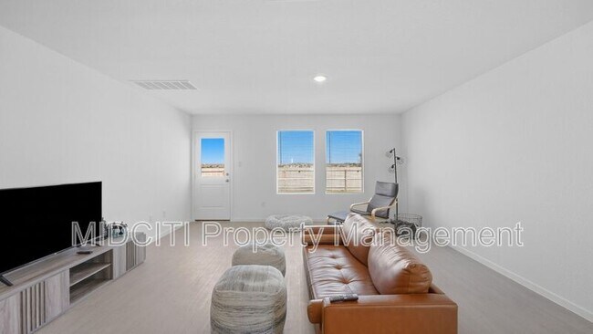 Building Photo - 3159 Dispatch Dr