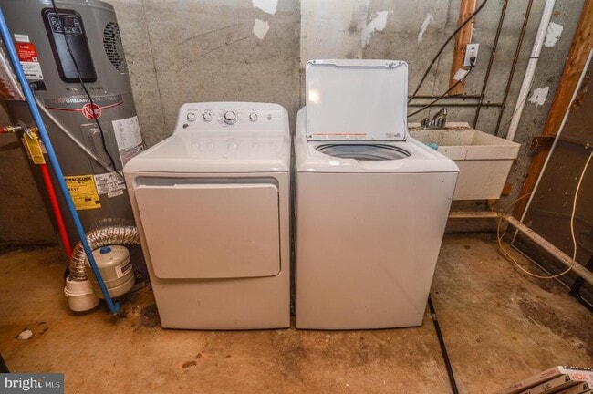 Building Photo - 14550 Farmcrest Pl