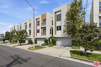Building Photo - 5911 Saturn St