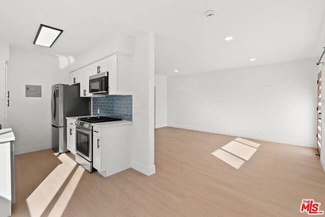 Building Photo - 4014 La Salle Ave