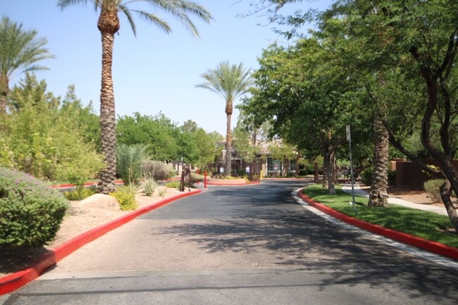 Building Photo - Close to shopping and easy access to Freeway!!!