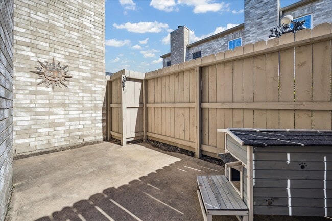 Building Photo - 2968 Holly Hall St