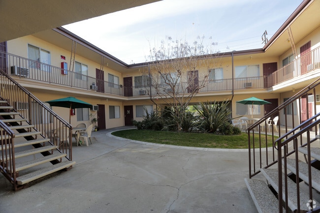 Building Photo - 14631 Rosecrans Ave