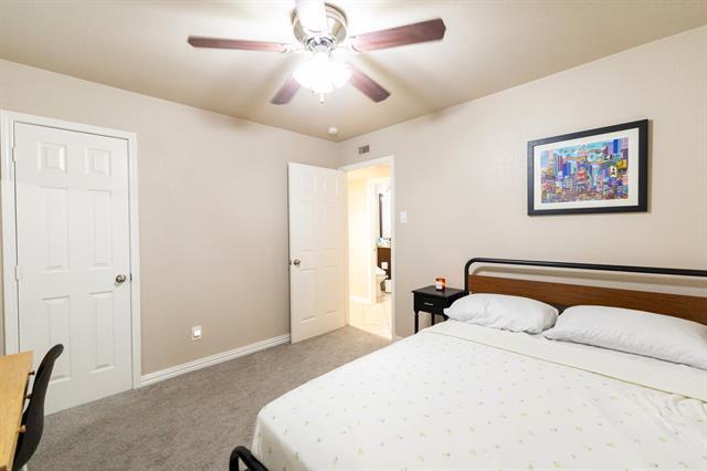 Building Photo - 5000 Latham Dr