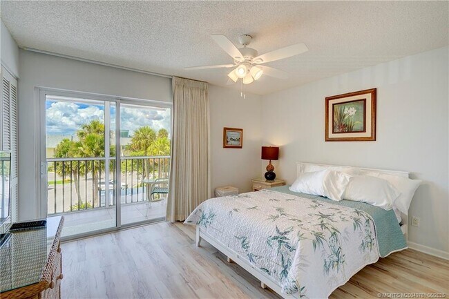 Building Photo - 5532 NE Gulfstream Way