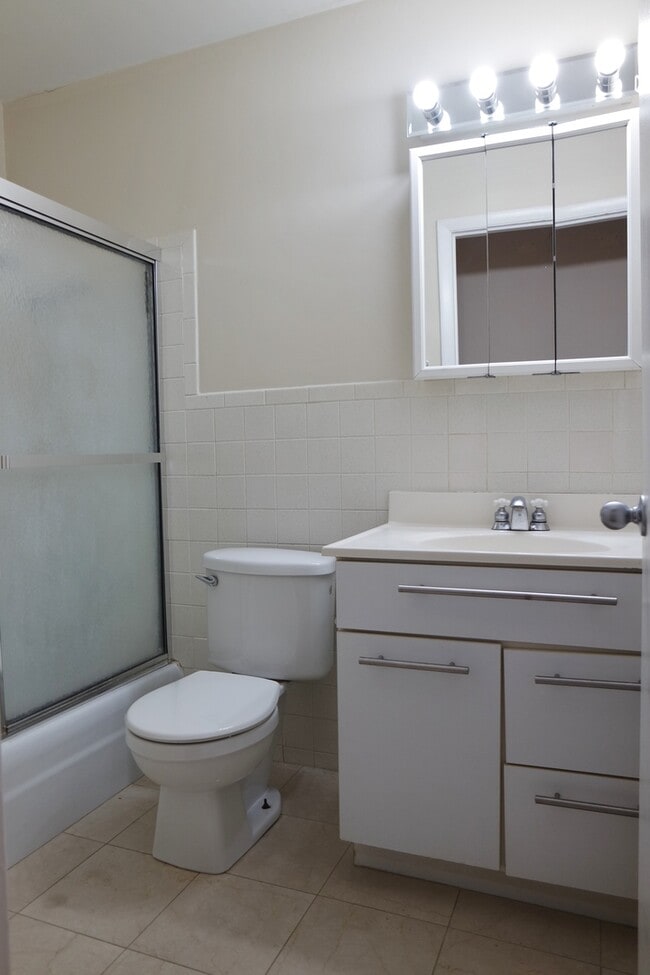 Building Photo - 10369 Dearlove Rd