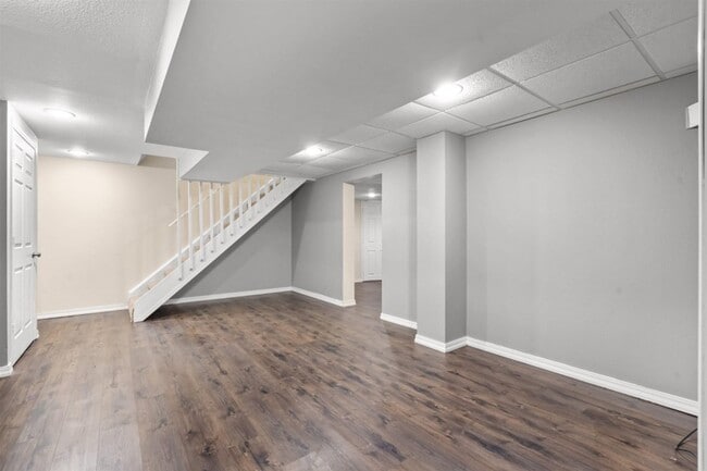 Building Photo - 3032 W 9th St