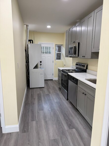 Building Photo - 1820 C St NE