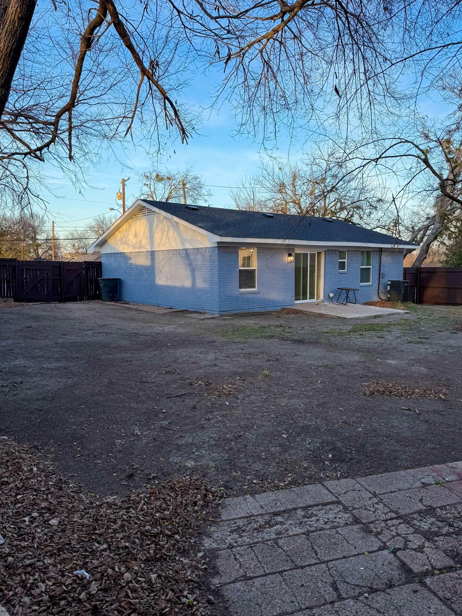 HUGE fenced backyard with access from patio off of living room. - 308 E Bourn St