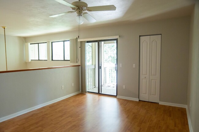 Building Photo - Charming 2B/2B Townhome with Loft in Prime...