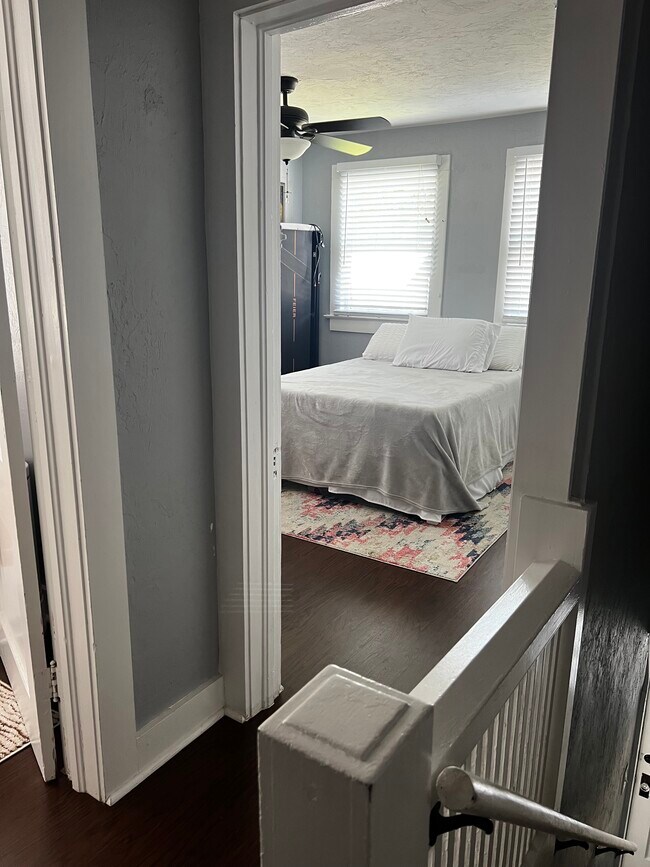 Building Photo - 1533 Hough St