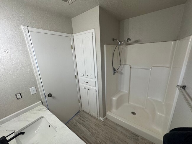 Building Photo - Storm Shelter!!! This 3 bed, 2 bath, 2 Car Garage home has new paint, kitchen and bathroom granit...