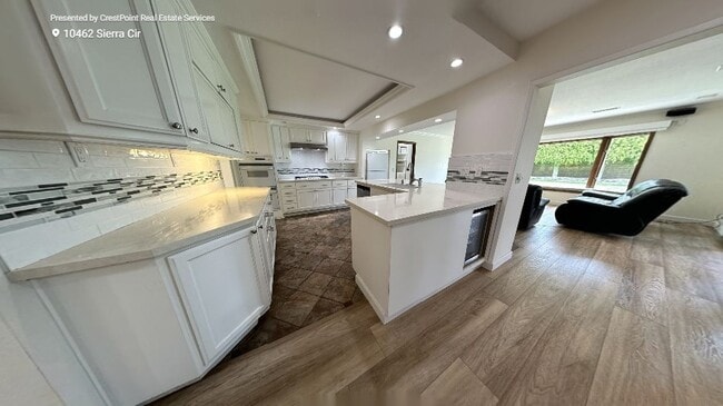 Building Photo - 10462 Sierra Cir