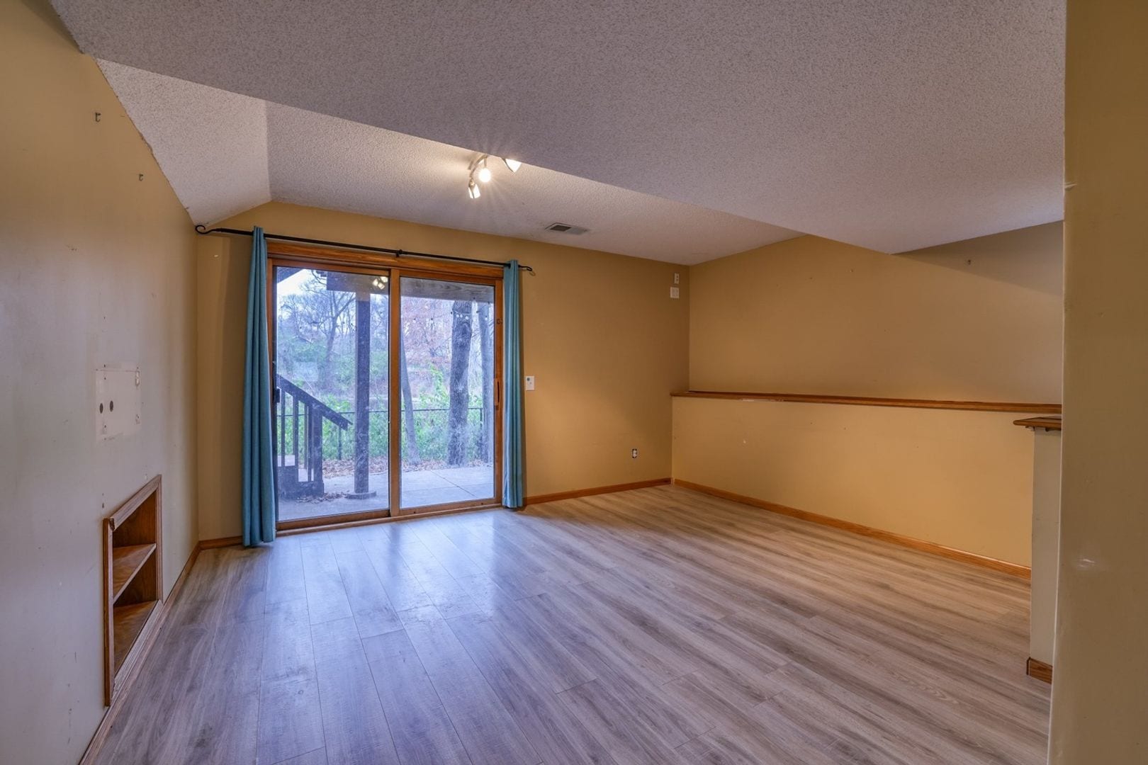 Building Photo - 7123 Yorktown Ln N