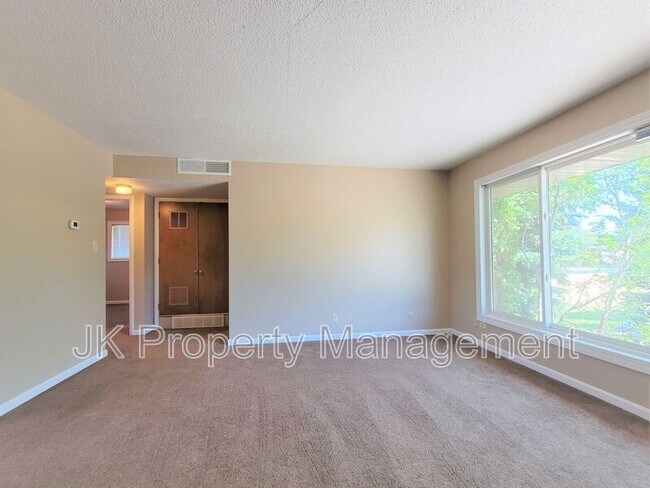 Building Photo - 4609 5th Ave S