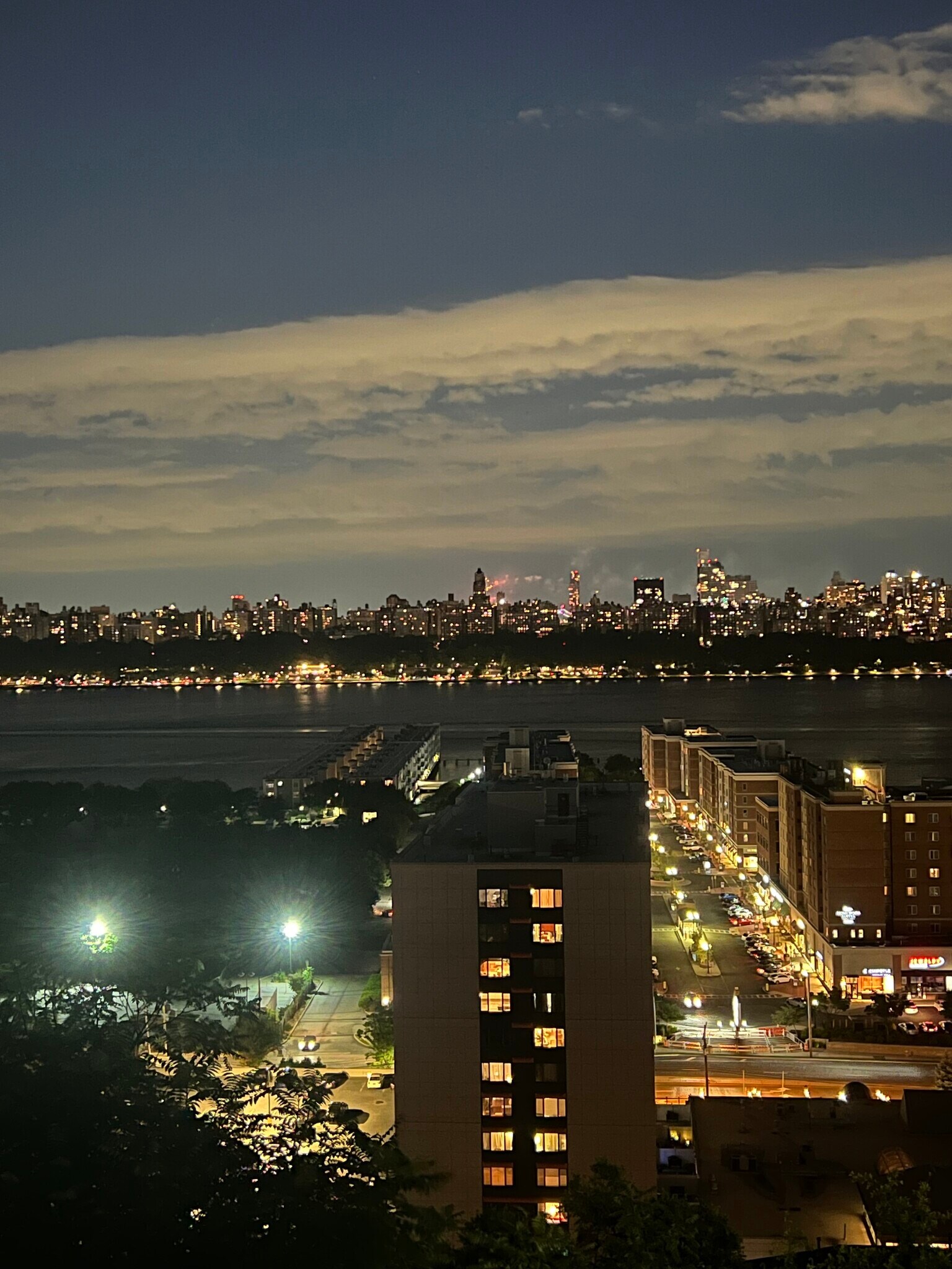 NYC Skyline & River Views - 130 Pine St