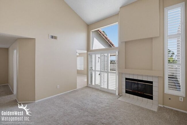 Building Photo - Lovely 3Bdm 2Ba Town-home in Rancho Peñasquitos!