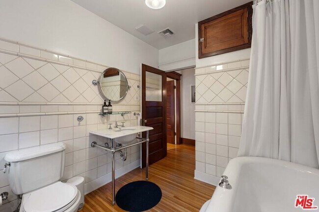 Building Photo - 8050 Jovenita Canyon Dr