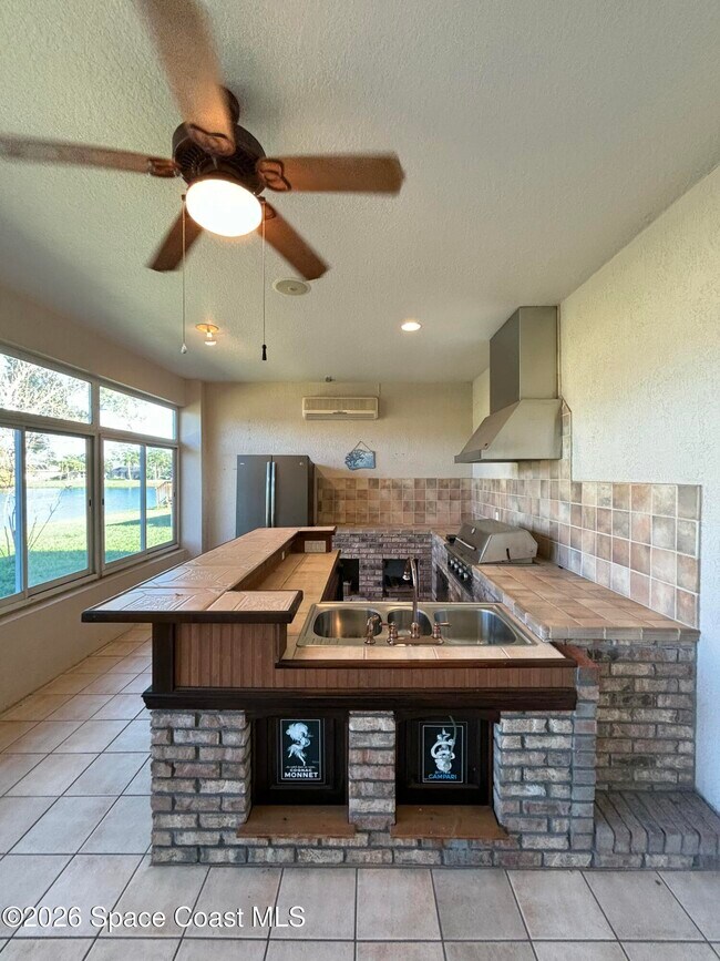 Building Photo - 2542 Woodfield Cir