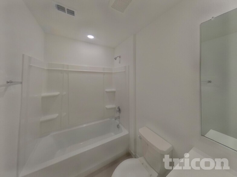 Building Photo - 838 Ponderosa Ln