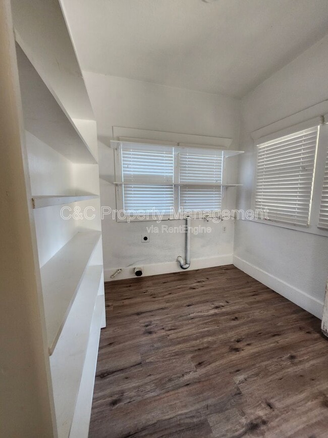 Building Photo - 765 E San Joaquin Ave