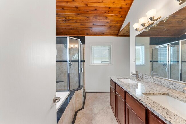 Building Photo - 3920 Brookhaven Dr