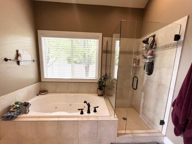 Building Photo - 2035 Quartzridge Dr