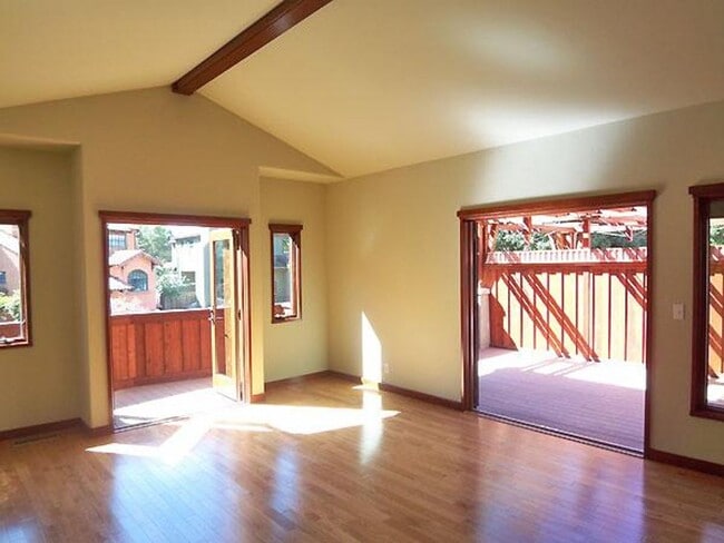 Building Photo - Monclair retreat, space and luxury in serene setting