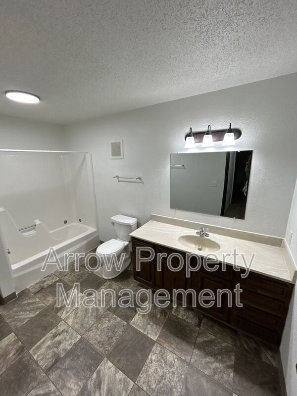 Building Photo - 201 E Arbor Ave