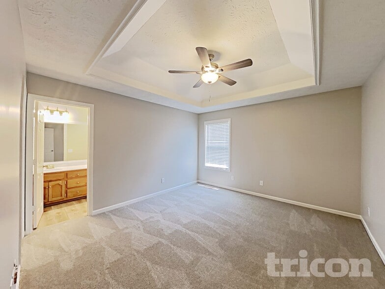 Building Photo - 901 Highland Dr