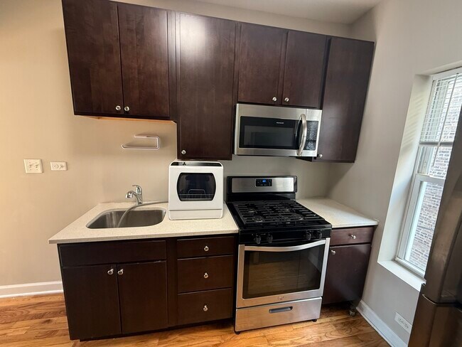 Building Photo - 838 E 53rd St