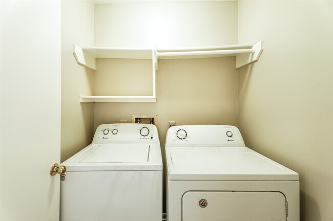 Building Photo - 2103 Charlton House Ln