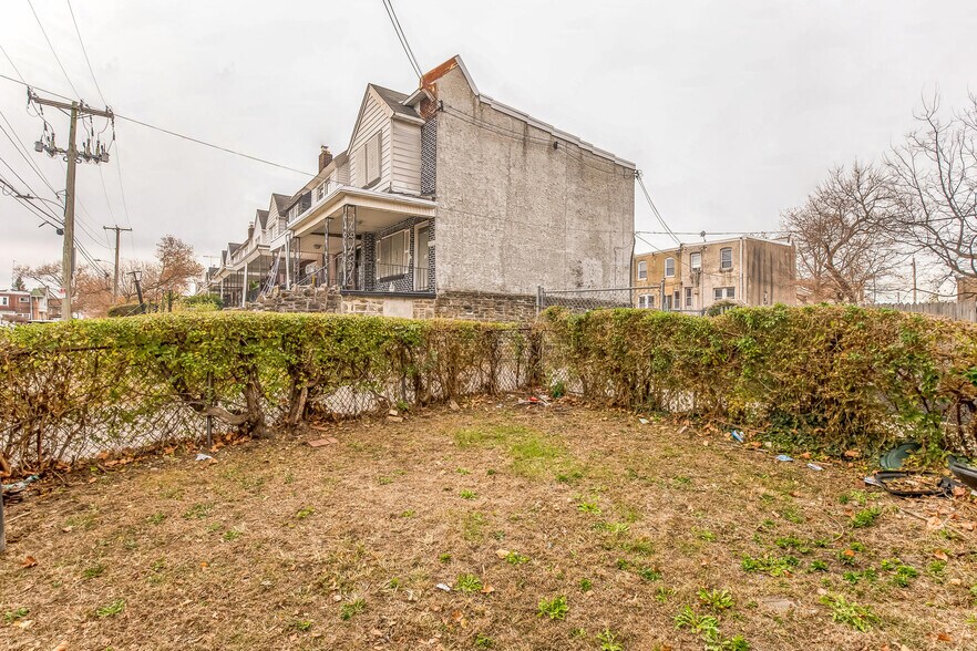 Building Photo - 1700 68th Ave
