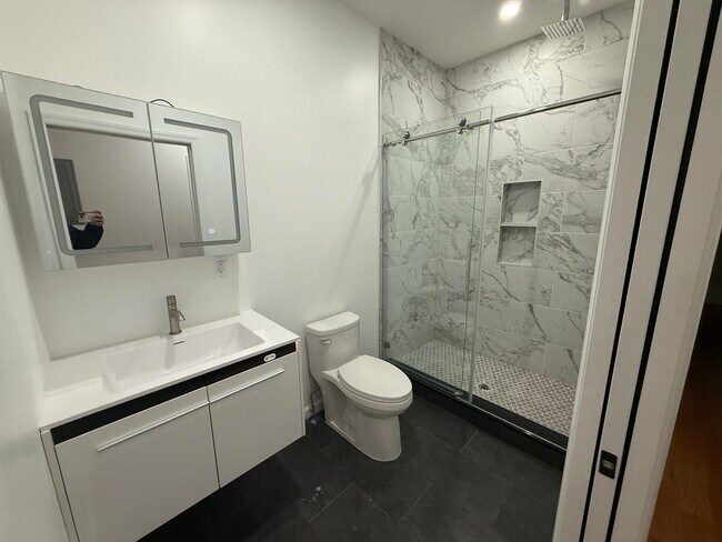 Building Photo - 23 E 44th St