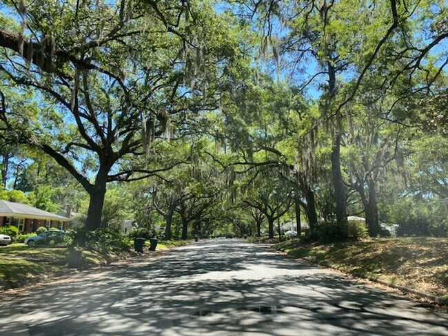 Building Photo - 5525 W Waters Dr