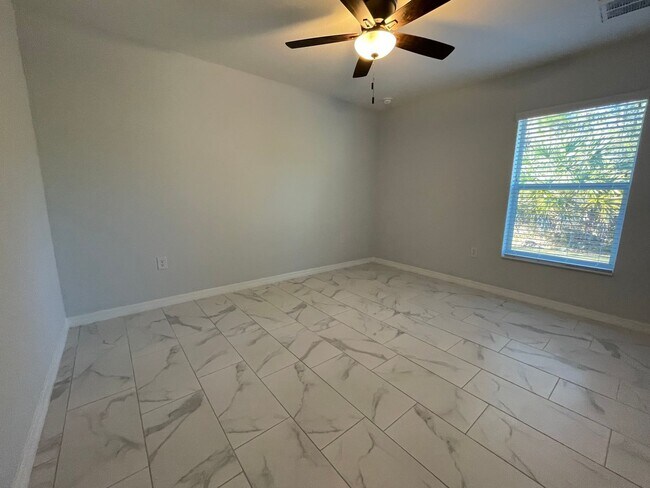 Building Photo - **SHOWS LIKE NEW!**