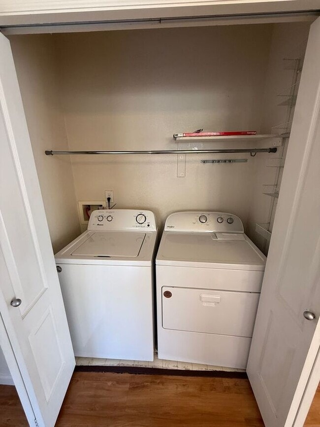 Building Photo - ***MOVE IN SPECIAL*** 2 WEEKS FREE -MUST SEE 2 Bed/2 Bath Condo in the Lakeshore at Centerra!