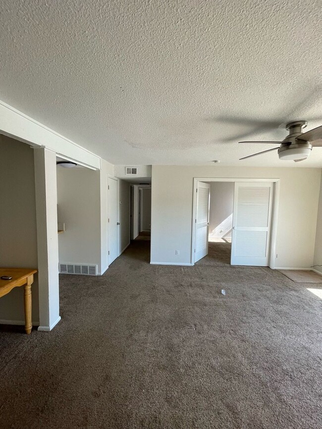 Building Photo - Spacious 3BD/ 2BA Apartment! Westminster, ...