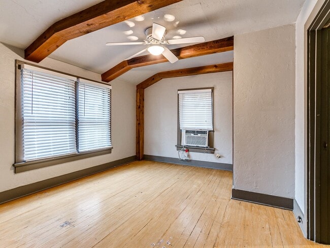 Building Photo - Unique with a Artsy Flare    1Bed + Flex Room /1.5 Bath in Edgemere Park
